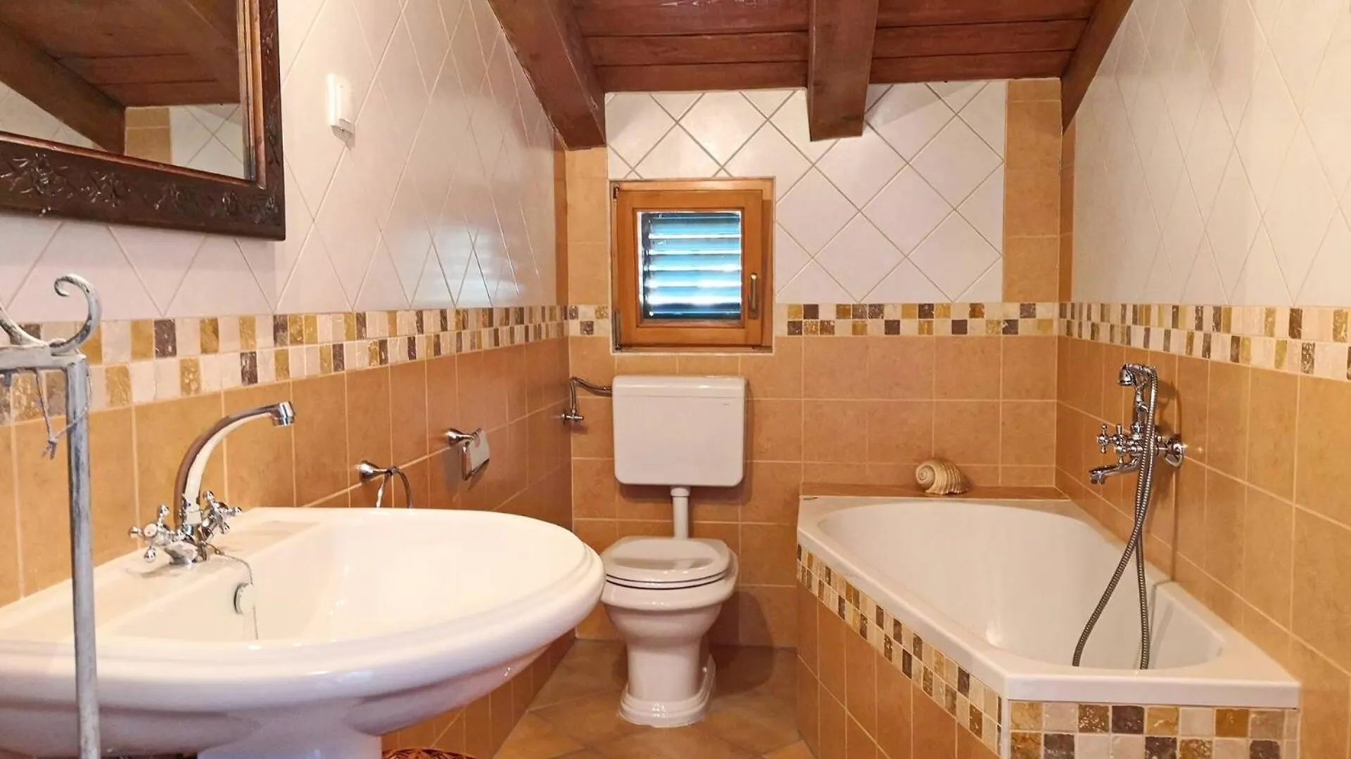 Villa Katarinini Dvori Baska  0*, Baska (Krk)